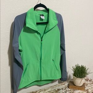 🏃‍♀️ SALE 🏃‍♀️ Nike  Dri-fit lightweight jacket. This could be worn anywhere